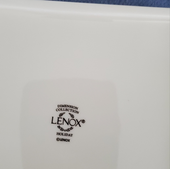 NIB LENOX DIMENSION COLLECTION HOLIDAY NAPKIN HOLDER W/RED NAPKINS 5.75" - Picture 3 of 3